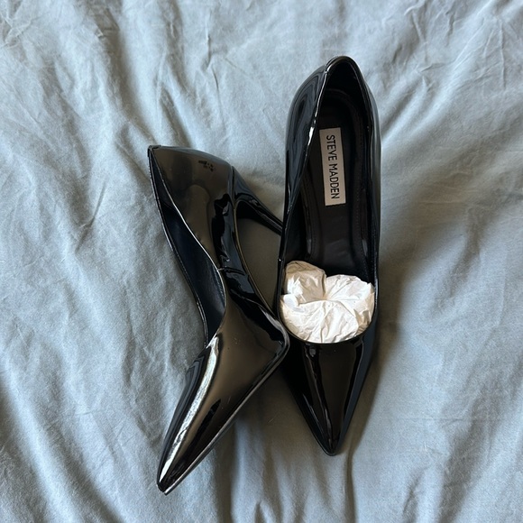 Steve Madden Black Pump - Picture 1 of 3